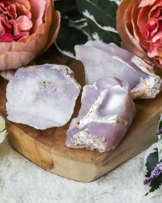 Ruwe lavendel chalcedoon brok - Crystal Cave
