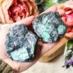 Smaragd in biotiet brok - Crystal Cave