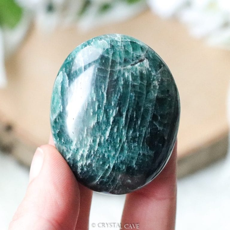 Groene apatiet cabochon - Crystal Cave