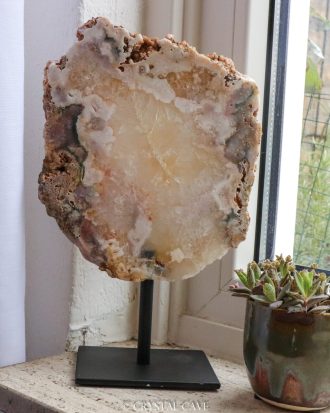 Roze amethist op voet - Crystal Cave