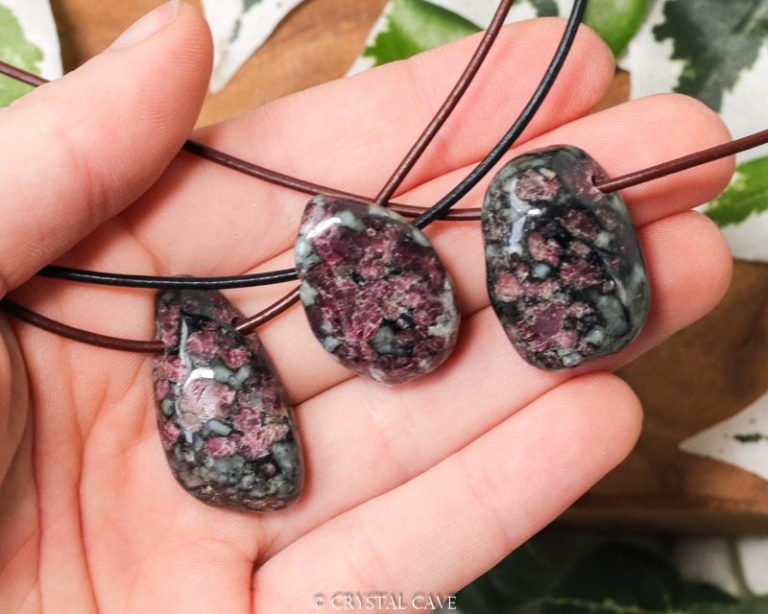Eudialiet ketting - Crystal Cave