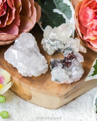 Ruwe witte apofyliet cluster - Crystal Cave