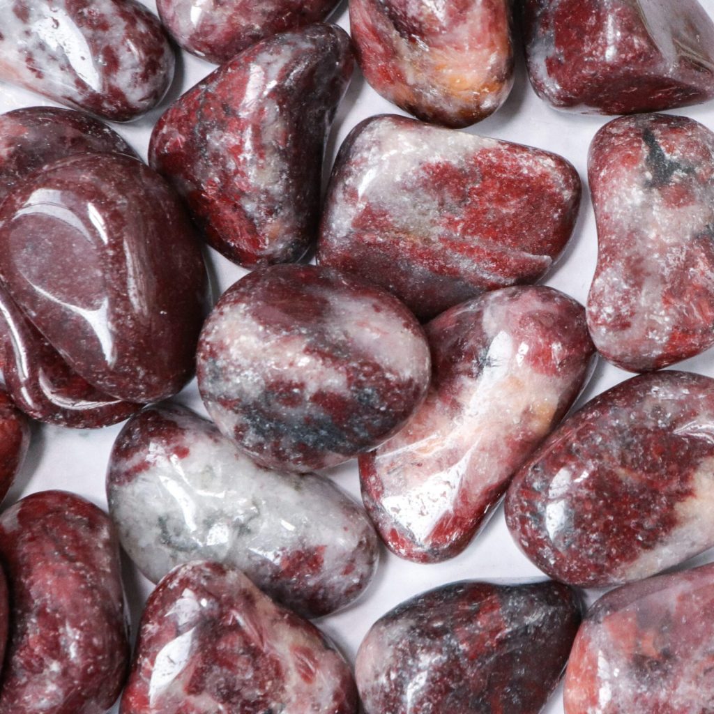 Edelstenen en Mineralen M 17 Magnetiet in kwarts kopen - Crystal Cave