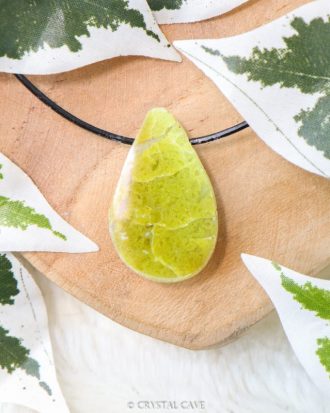 Groene opaal ema egg hanger - Crystal Cave