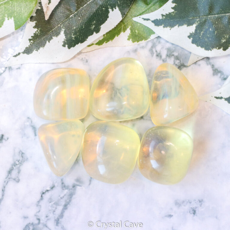 Yellow smelt quartz knuffelsteen - Crystal Cave