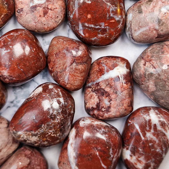 Edelstenen en Mineralen J 12 aardbeien jaspis kopen 1